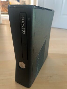 Black Microsoft XBOX 360 Video Game Console - HDMI & USB Ports - won’t stay shut